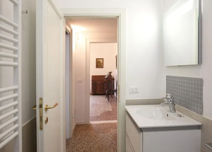 Santa Marta By Halldis Venedig